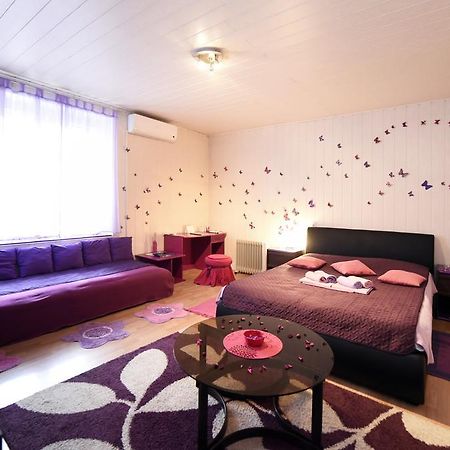 זאגרב Apartment Orange Purple Blue מראה חיצוני תמונה